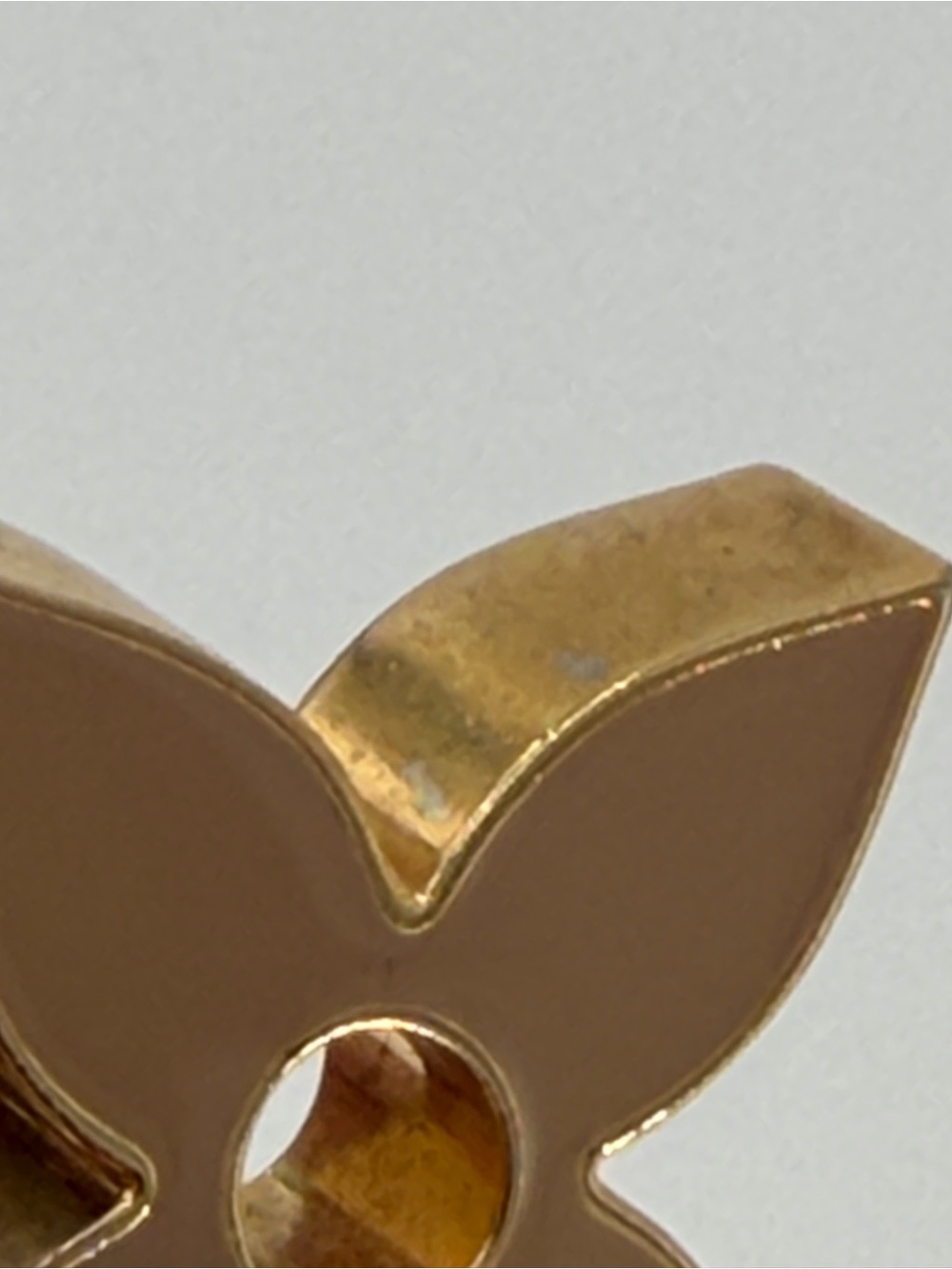 Louis Vuitton Fleur De Monogram Bag Charm
W/Authenticate First COA - Picture 10 of 11